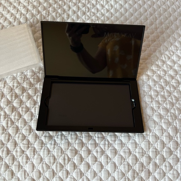 Mary Kay Pro Palette - Picture 3 of 5